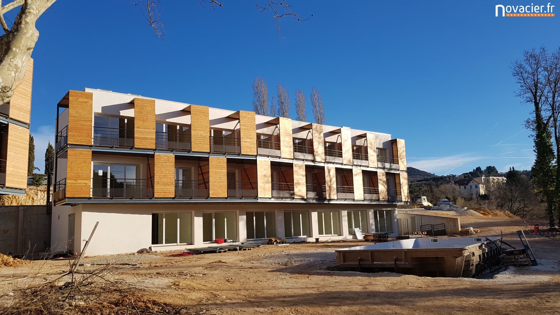 Résidence Les Eygaux - marquises, garde-corps et bardage - vue 4