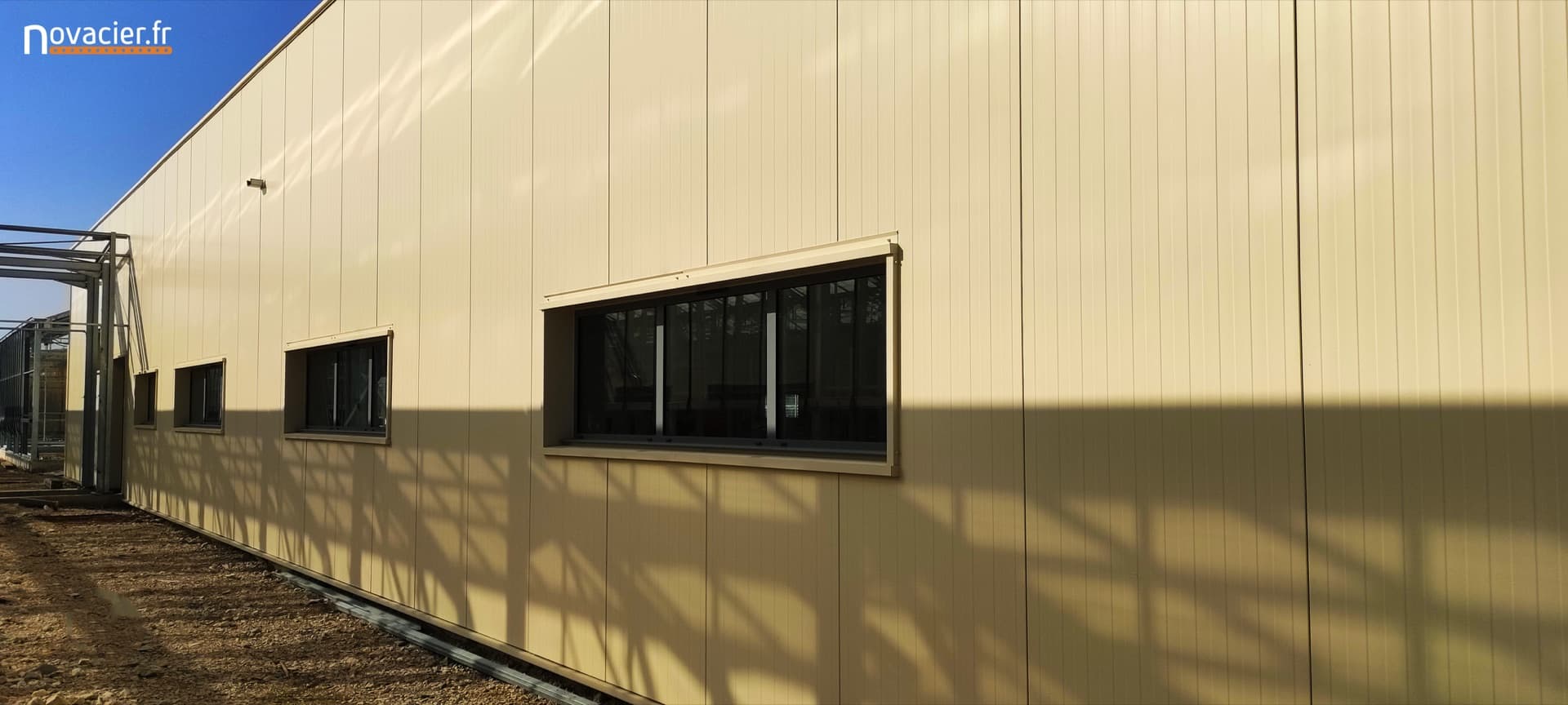 Site de production HM Clause - charpente, bardage, menuiseries et fermetures - vue 2
