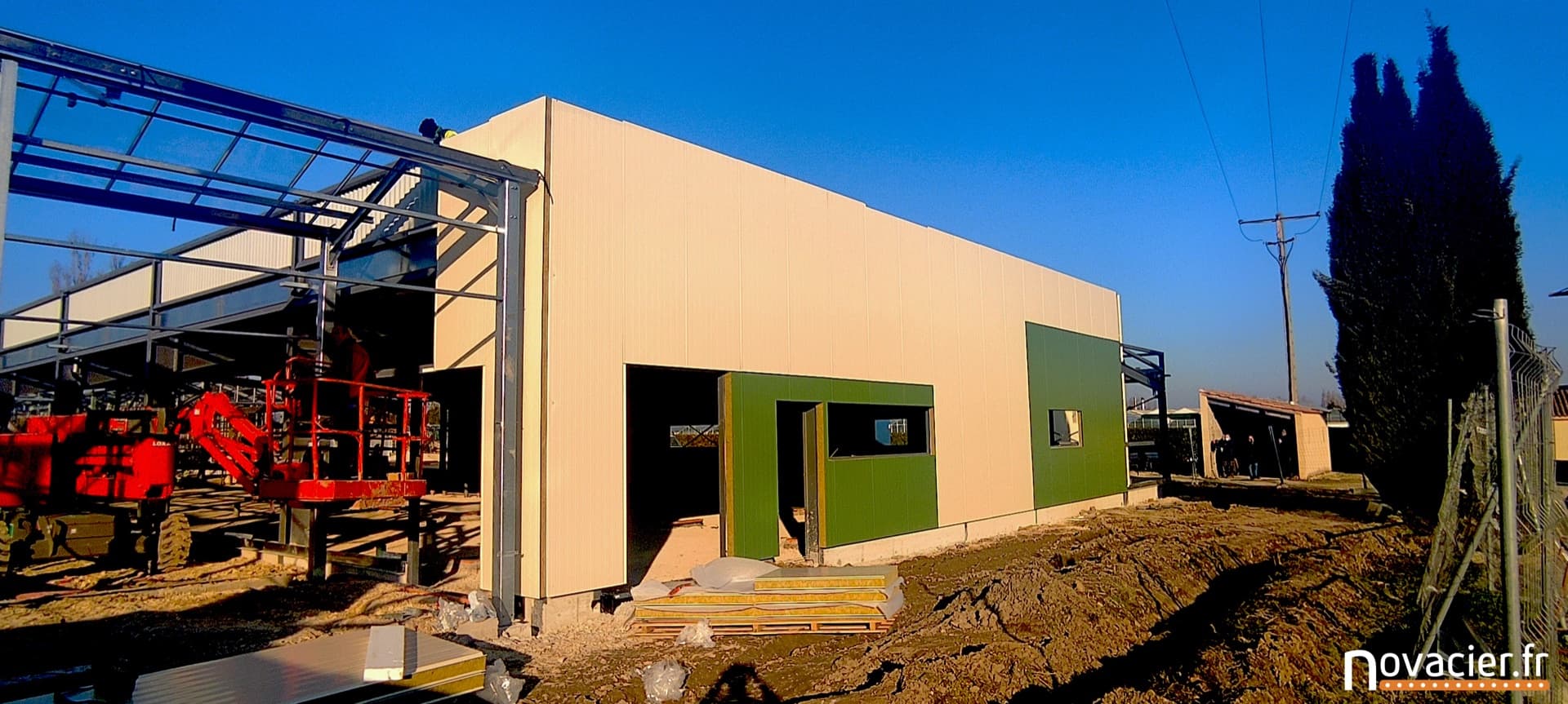 Site de production HM Clause - charpente, bardage, menuiseries et fermetures