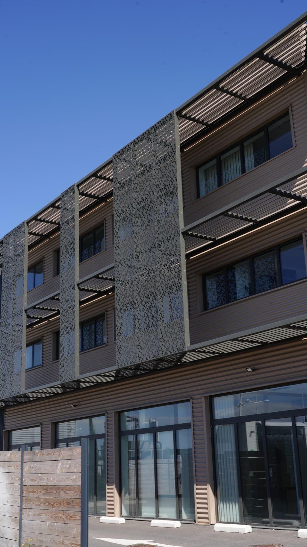 Batiment tertiaire R+2 - vue 4