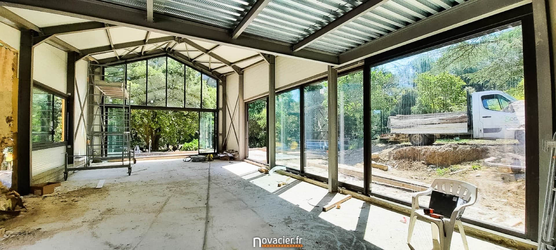 Particulier - extension et couverture métallique sur bastide en pierres - vue 6