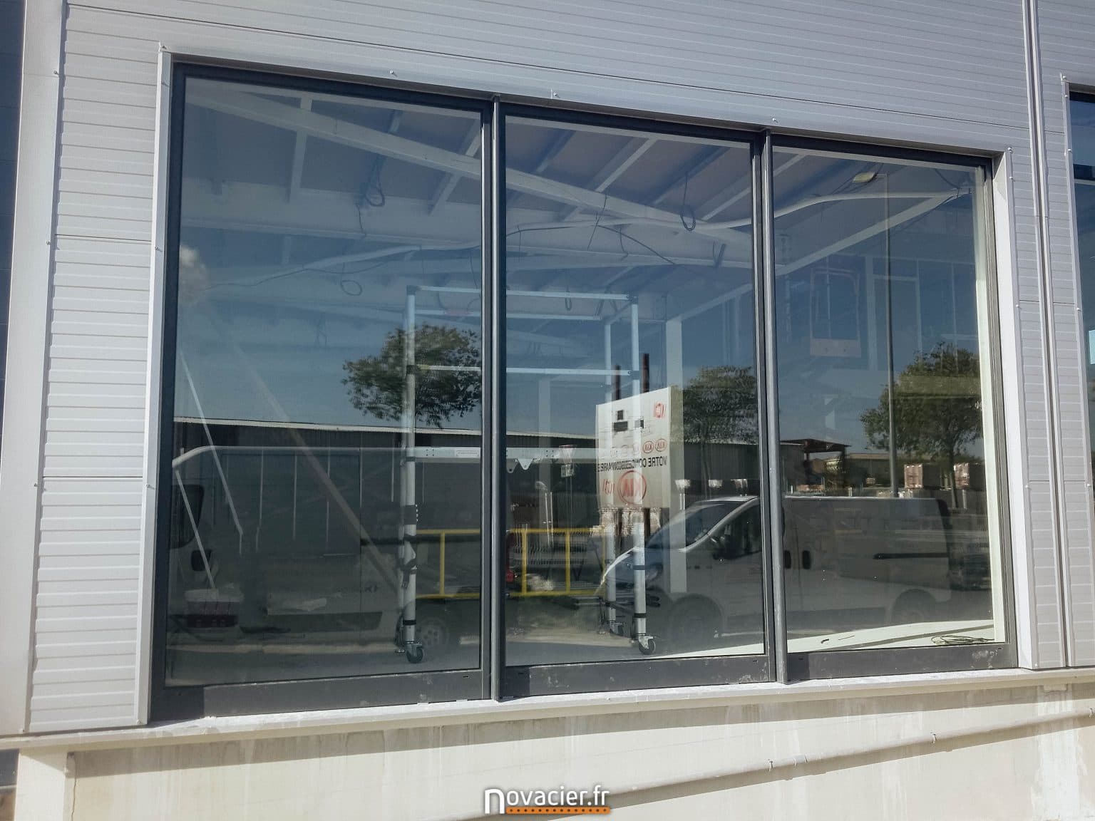 Façade vitrée commerciale et tertiaire signée Novacier