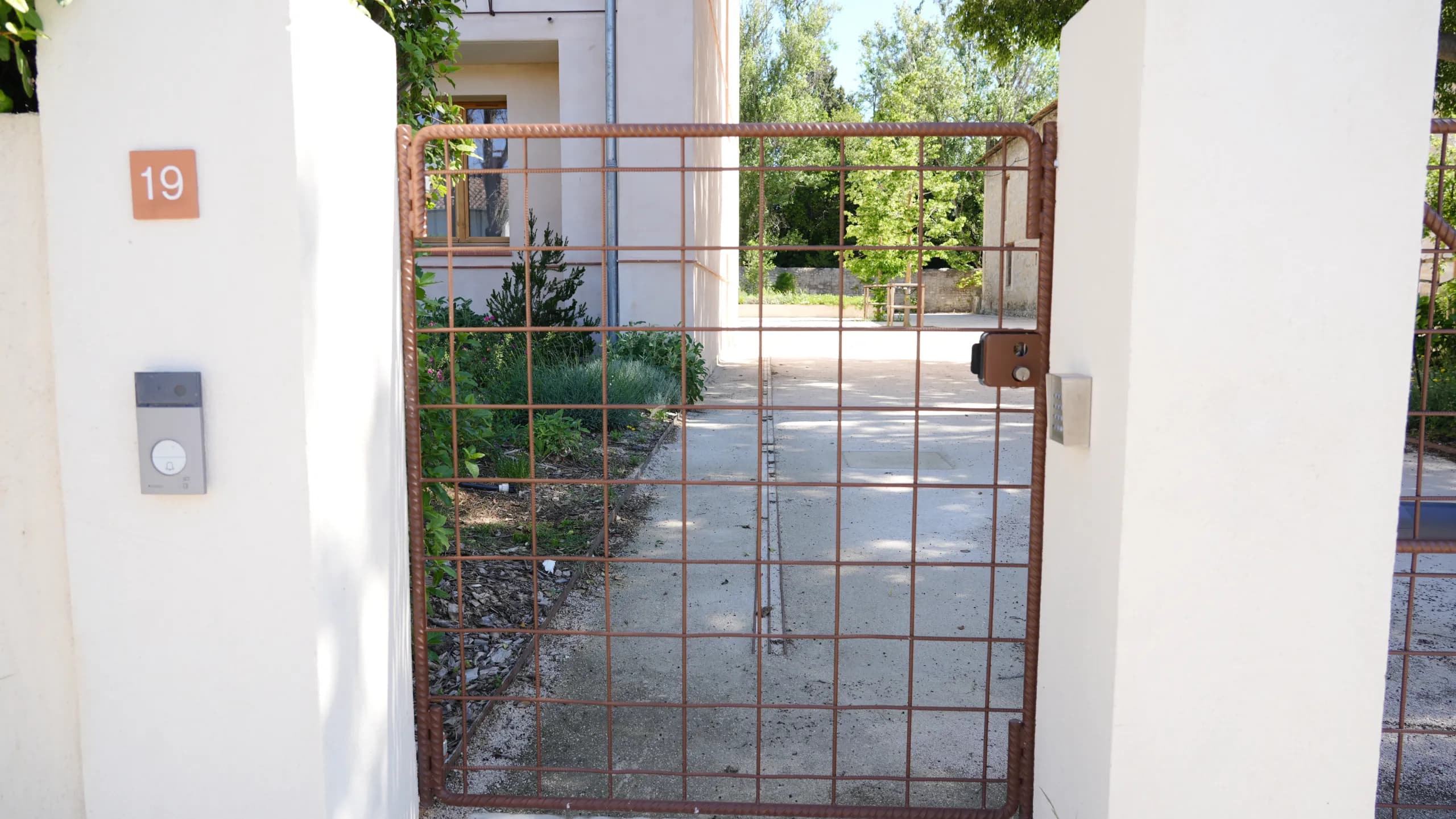 Réhabilitation d'une ancienne clinique en logement - vue 4