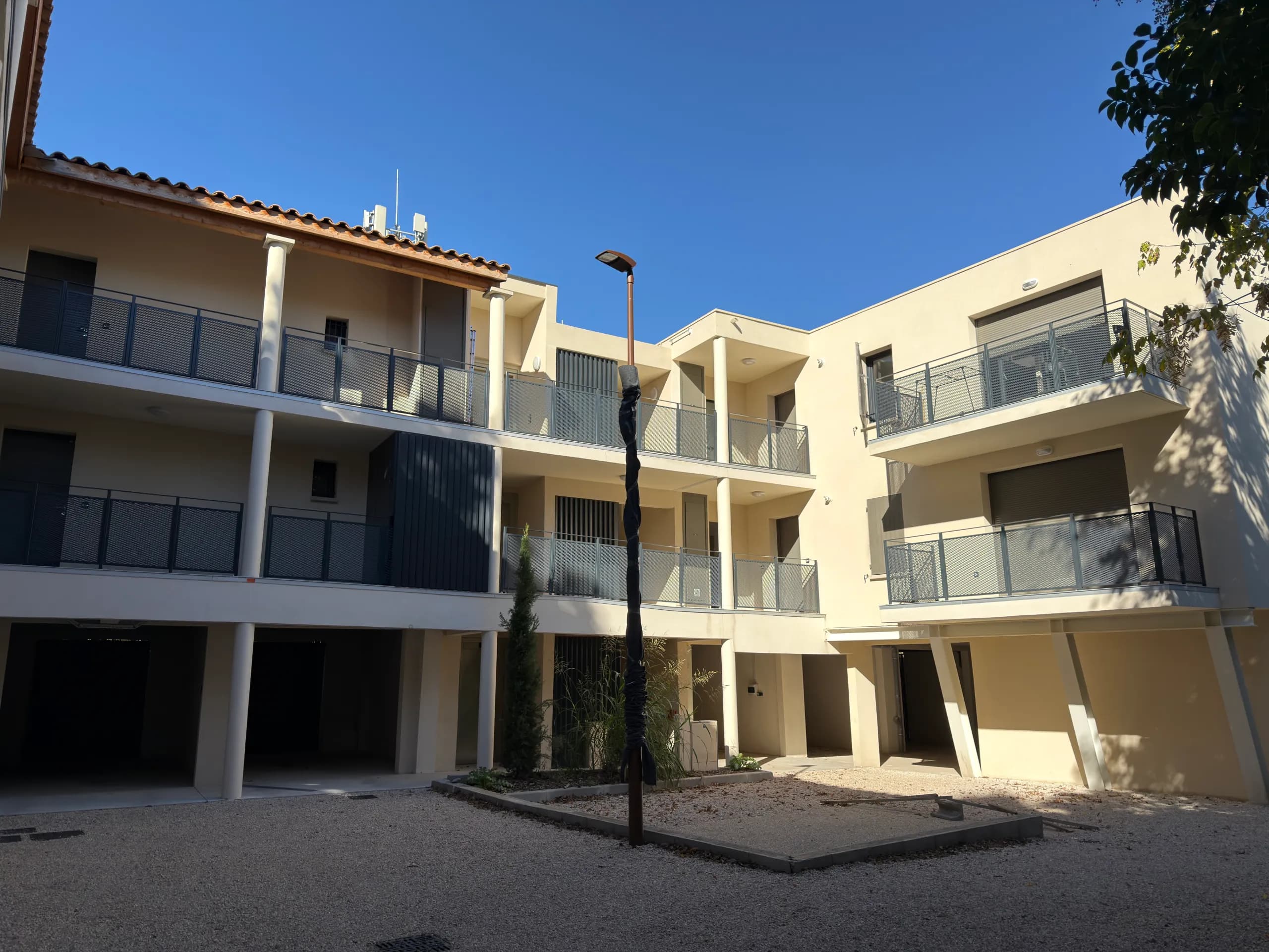 32 logements - garde-corps et des brise-vue. - vue 6