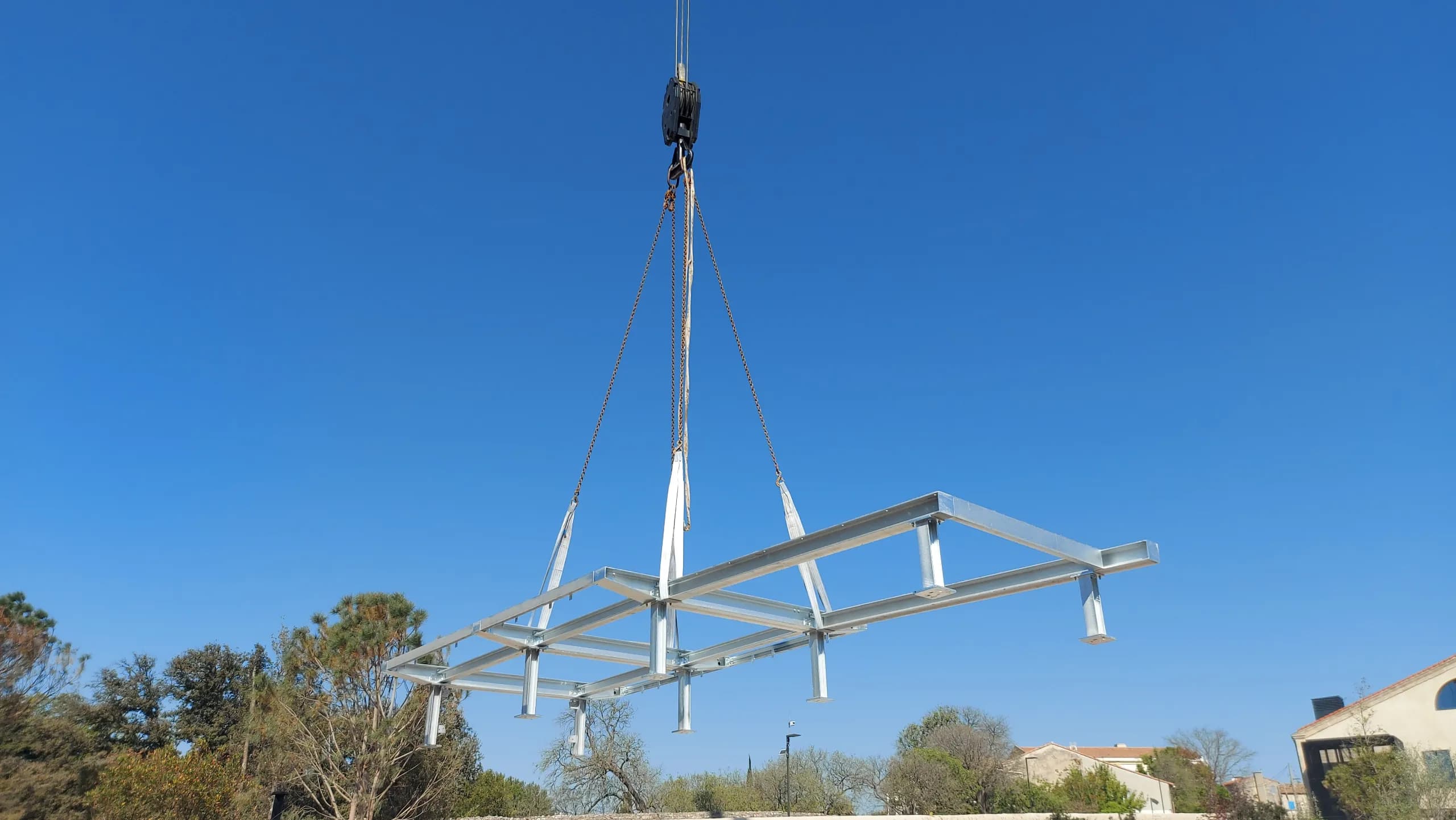 Passerelle sur lac artificiel - vue 3